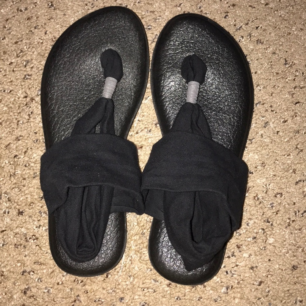Sanuk sandal size 7